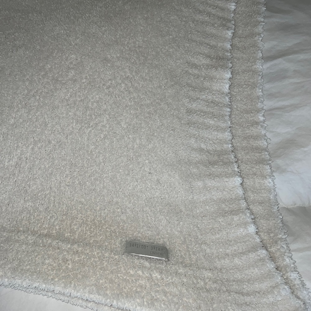 Barefoot dreams blanket